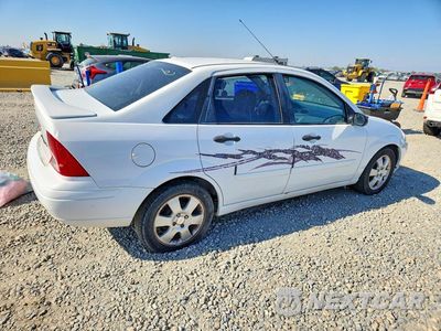 Trzecie zdjęcie samochodu z tyłu: 2002 FORD FOCUS ZTS VIN:1FAHP383X2W294964 - miniatura