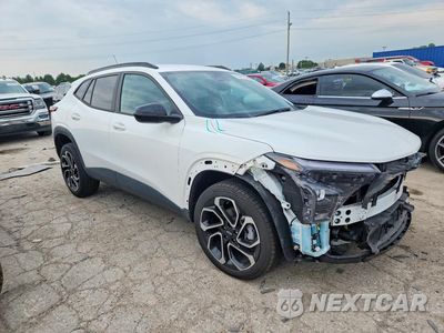 Czwarte zdjęcie samochodu z boku: 2024 CHEVROLET TRAX 2RS VIN:KL77LJE26RC197352 - miniatura
