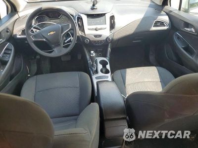 Zdjęcie 8 z 12 samochodu: 2018 CHEVROLET CRUZE LS VIN:1G1BC5SMXJ7177833 - miniatura
