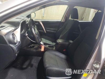 Zdjęcie 7 z 13 samochodu: 2018 TOYOTA RAV4 XLE VIN:JTMRFREV7JD235259 - miniatura