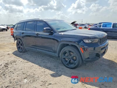 Czwarte zdjęcie samochodu z boku: 2023 JEEP GRAND CHEROKEE L LAREDO VIN:1C4RJKAG2P8825741 - miniatura