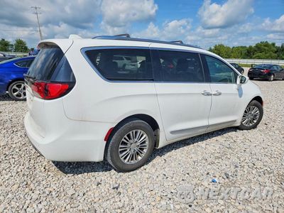 Trzecie zdjęcie samochodu z tyłu: 2018 CHRYSLER PACIFICA TOURING L VIN:2C4RC1BG0JR125795 - miniatura