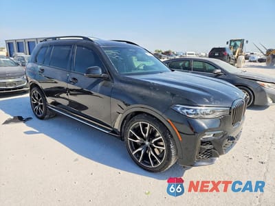 Czwarte zdjęcie samochodu z boku: 2021 BMW X7 XDRIVE40I VIN:5UXCW2C01M9F60115 - miniatura