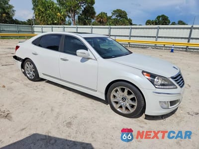 Czwarte zdjęcie samochodu z boku: 2013 HYUNDAI EQUUS SIGNATURE VIN:KMHGH4JH4DU067911 - miniatura