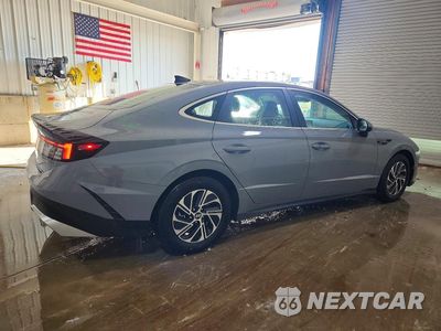 Trzecie zdjęcie samochodu z tyłu: 2026 HYUNDAI SONATA HYBRID BLUE VIN:KMHL24JJ6TA154423 - miniatura