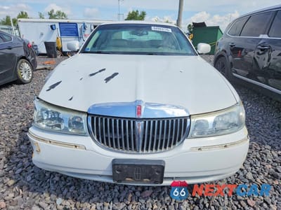 Piąte zdjęcie samochodu w środku: 2002 LINCOLN TOWN CAR SIGNATURE VIN:1LNHM82W92Y668130 - miniatura