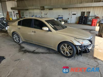 Czwarte zdjęcie samochodu z boku: 2011 HYUNDAI GENESIS 4.6L VIN:KMHGC4DF2BU129134 - miniatura