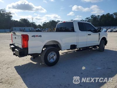 Trzecie zdjęcie samochodu z tyłu: 2024 FORD F350 SUPER DUTY VIN:1FT8X3BA9REC90244 - miniatura