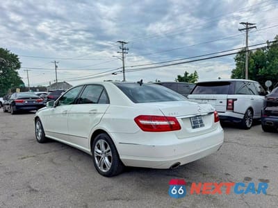 Trzecie zdjęcie samochodu z tyłu: 2011 MERCEDES-BENZ E 350 4MATIC VIN:WDDHF8HB7BA349889 - miniatura