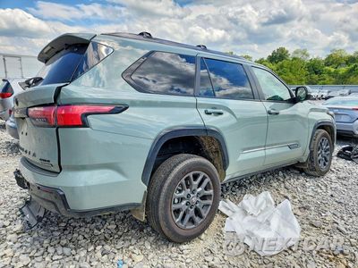 Trzecie zdjęcie samochodu z tyłu: 2026 TOYOTA SEQUOIA PLATINUM VIN:7SVAAABA4TX094009 - miniatura