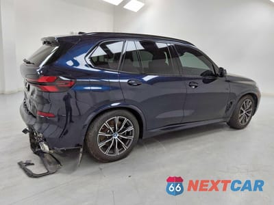 Trzecie zdjęcie samochodu z tyłu: 2025 BMW X5 XDRIVE50E VIN:5UX43EU02S9W92761 - miniatura