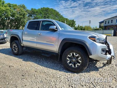 Czwarte zdjęcie samochodu z boku: 2022 TOYOTA TACOMA TRD OFF-ROAD VIN:3TYCZ5AN3NT076623 - miniatura