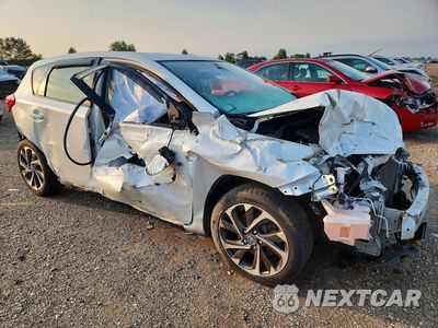 Czwarte zdjęcie samochodu z boku: 2018 TOYOTA COROLLA IM BASE VIN:JTNKARJE8JJ563390 - miniatura