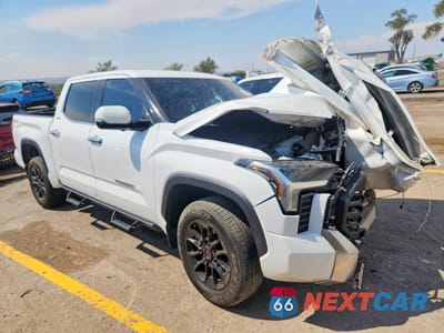 Czwarte zdjęcie samochodu z boku: 2023 TOYOTA TUNDRA CREWMAX LIMITED VIN:5TFJA5DBXPX111098 - miniatura