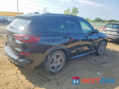 Trzecie zdjęcie samochodu z tyłu: 2021 BMW X5 VIN:5UXCR6C08M9H68653 - miniatura