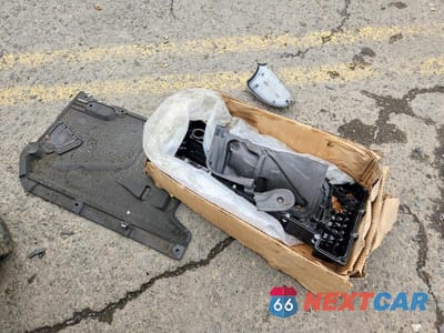 Zdjęcie 13 z 14 samochodu: 2004 INFINITI FX35 BASE VIN:JNRAS08W94X222878 - miniatura