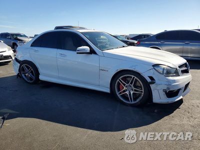 Czwarte zdjęcie samochodu z boku: 2013 MERCEDES-BENZ C 63 AMG VIN:WDDGF7HB0DA845433 - miniatura