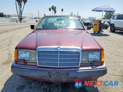 Piąte zdjęcie samochodu w środku: 1992 MERCEDES-BENZ 300 CE VIN:WDBEA51D6NB657915 - miniatura
