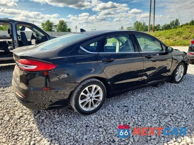 Trzecie zdjęcie samochodu z tyłu: 2020 FORD FUSION SE VIN:3FA6P0HD1LR187417 - miniatura