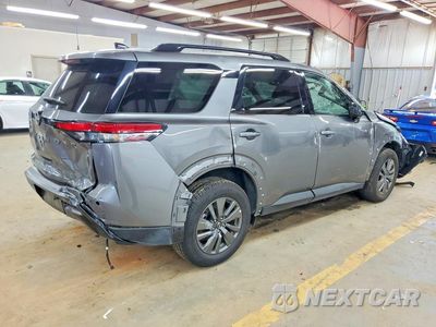Trzecie zdjęcie samochodu z tyłu: 2026 NISSAN PATHFINDER SV VIN:5N1DR3BSXTC208313 - miniatura