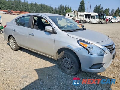 Czwarte zdjęcie samochodu z boku: 2019 NISSAN VERSA SV VIN:3N1CN7AP1KL857553 - miniatura