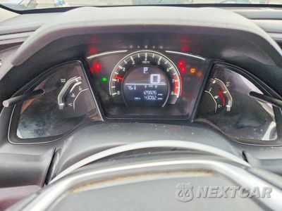 Zdjęcie 9 z 12 samochodu: 2018 HONDA CIVIC LX VIN:2HGFC2F58JH600540 - miniatura