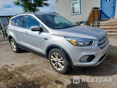 Czwarte zdjęcie samochodu z boku: 2018 FORD ESCAPE SE VIN:1FMCU0GD1JUA66010 - miniatura
