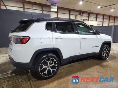 Trzecie zdjęcie samochodu z tyłu: 2026 JEEP COMPASS LIMITED VIN:3C4NJDCN5TT211753 - miniatura
