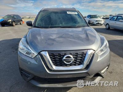 Piąte zdjęcie samochodu w środku: 2019 NISSAN KICKS S VIN:3N1CP5CU5KL564983 - miniatura