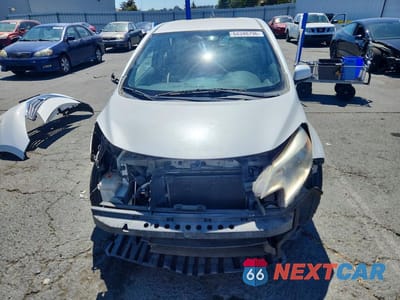 Piąte zdjęcie samochodu w środku: 2014 NISSAN VERSA NOTE SV VIN:3N1CE2CP0EL366119 - miniatura