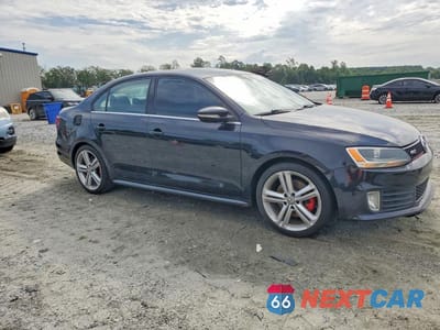Czwarte zdjęcie samochodu z boku: 2015 VOLKSWAGEN JETTA GLI VIN:3VW4T7AJ7FM267132 - miniatura
