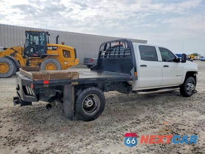 Trzecie zdjęcie samochodu z tyłu: 2018 CHEVROLET SILVERADO K3500 VIN:1GB4KYCY0JF279707 - miniatura
