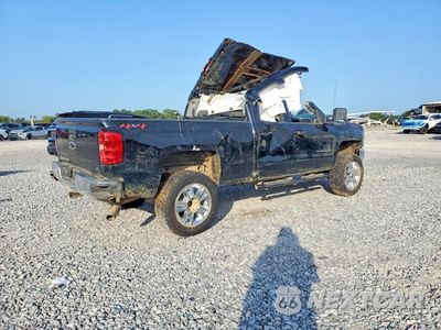 Trzecie zdjęcie samochodu z tyłu: 2018 CHEVROLET SILVERADO K1500 LT VIN:1GCVKREC8JZ338329 - miniatura