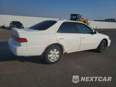 Trzecie zdjęcie samochodu z tyłu: 2000 TOYOTA CAMRY LE VIN:JT2BG28K3Y0388576 - miniatura