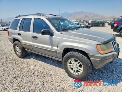 Czwarte zdjęcie samochodu z boku: 2002 JEEP GRAND CHEROKEE LAREDO VIN:1J4GW48N12C183036 - miniatura