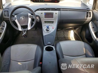 Zdjęcie 8 z 13 samochodu: 2015 TOYOTA PRIUS TWO VIN:JTDKN3DU8F0475882 - miniatura