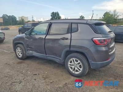 Drugie zdjęcie samochodu z przodu: 2018 JEEP COMPASS SPORT VIN:3C4NJCAB7JT255043 - miniatura