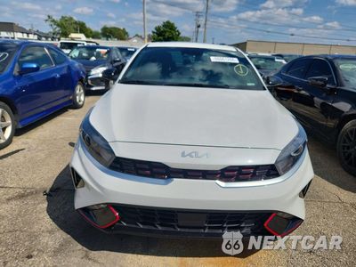 Piąte zdjęcie samochodu w środku: 2024 KIA FORTE GT LINE VIN:3KPF54AD5RE718099 - miniatura