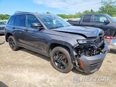 Czwarte zdjęcie samochodu z boku: 2023 JEEP GRAND CHEROKEE LAREDO VIN:1C4RJHAG6PC633111 - miniatura