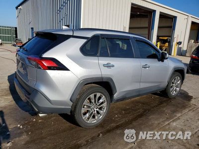 Trzecie zdjęcie samochodu z tyłu: 2021 TOYOTA RAV4 LIMITED VIN:JTMY1RFV8MD071758 - miniatura