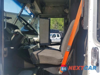 Zdjęcie 7 z 13 samochodu: 2006 FREIGHTLINER CHASSIS M LINE WALK-IN VAN VIN:4UZAANBW16CW07172 - miniatura