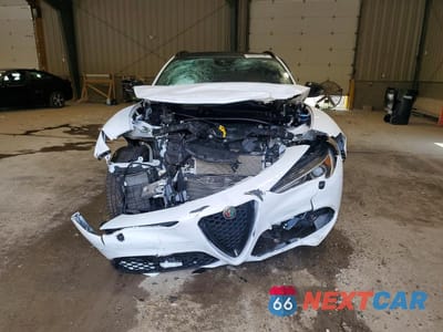 Piąte zdjęcie samochodu w środku: 2022 ALFA ROMEO STELVIO TI VIN:ZASPAKBN8N7D49512 - miniatura