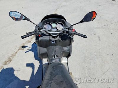 Zdjęcie 6 z 9 samochodu: 2009 PIAGGIO MP3 500 VIN:ZAPM610X495001122 - miniatura