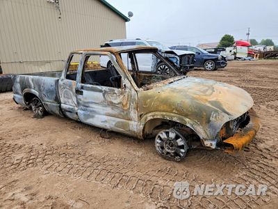 Czwarte zdjęcie samochodu z boku: 2003 GMC SONOMA VIN:1GTDT19X538151940 - miniatura
