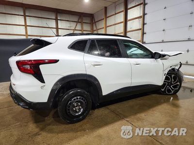 Trzecie zdjęcie samochodu z tyłu: 2025 CHEVROLET TRAX 2RS VIN:KL77LJEP8SC054114 - miniatura