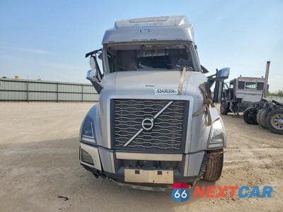 Zdjęcie 9 z 10 samochodu: 2022 VOLVO VNL VIN:4V4NC9EH8NN288574 - miniatura