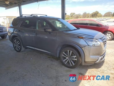 Czwarte zdjęcie samochodu z boku: 2023 NISSAN PATHFINDER PLATINUM VIN:5N1DR3DK4PC204924 - miniatura