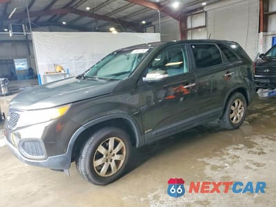 2011 KIA SORENTO LX 5XYKTCA1XBG140174 - główne zdjęcie licytacji z USA - miniatura