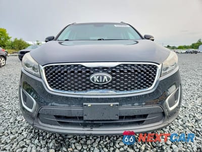 Piąte zdjęcie samochodu w środku: 2017 KIA SORENTO LX VIN:5XYPGDA37HG214595 - miniatura