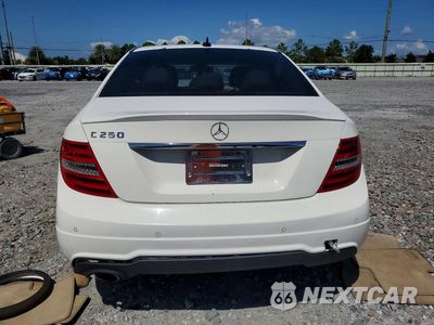Zdjęcie 6 z 13 samochodu: 2013 MERCEDES-BENZ C 250 VIN:WDDGF4HB0DR288166 - miniatura